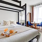 Bnbnook - Charming Studio Steps From Pompidou