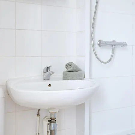 Bnbnook - Charming Steps From Pompidou Apartment